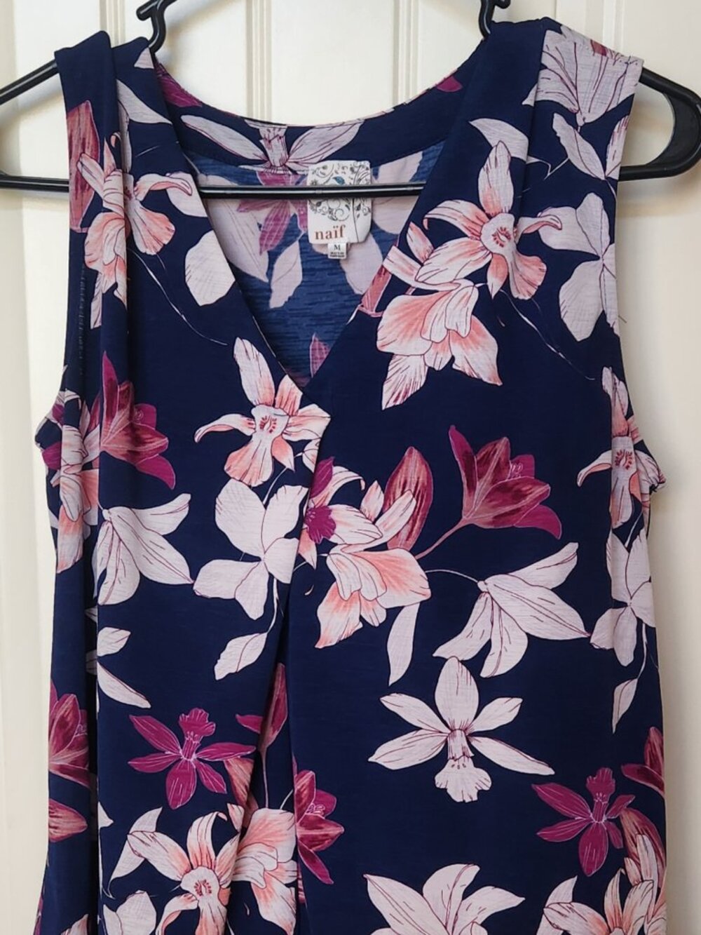 Naif sleeveless blouse navy flowers size medium